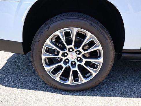 New 2026 GMC Yukon XL Denali w/ Sun & Power Step Package AWD/4WD image 39