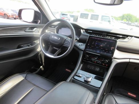 Used 2024 Jeep Grand Cherokee Limited w/ Black Appearance Package AWD/4WD image 23