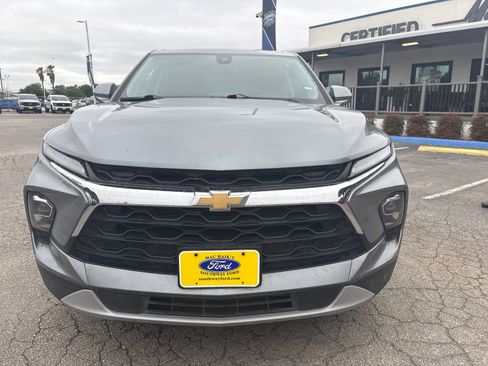 Used 2025 Chevrolet Blazer LT FWD image 2