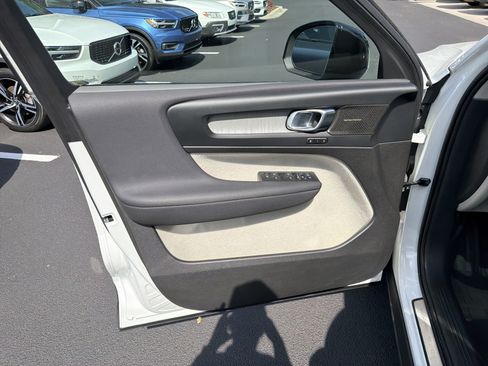 Certified 2023 Volvo XC40 B5 Ultimate w/ Protection Package Premier AWD/4WD image 14