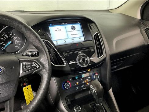 Used 2017 Ford Focus SEL image 6
