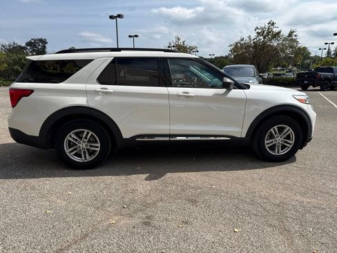 Used 2023 Ford Explorer XLT w/ Equipment Group 202A RWD image 13