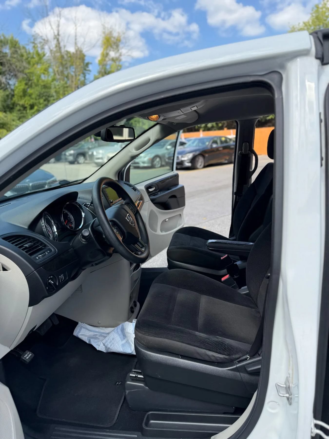 Used 2020 Dodge Grand Caravan SE w/ UConnect Hands-Free Group FWD image 21