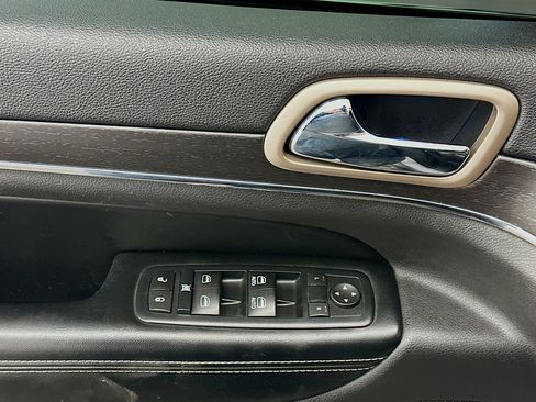 Used 2016 Jeep Grand Cherokee Limited image 15