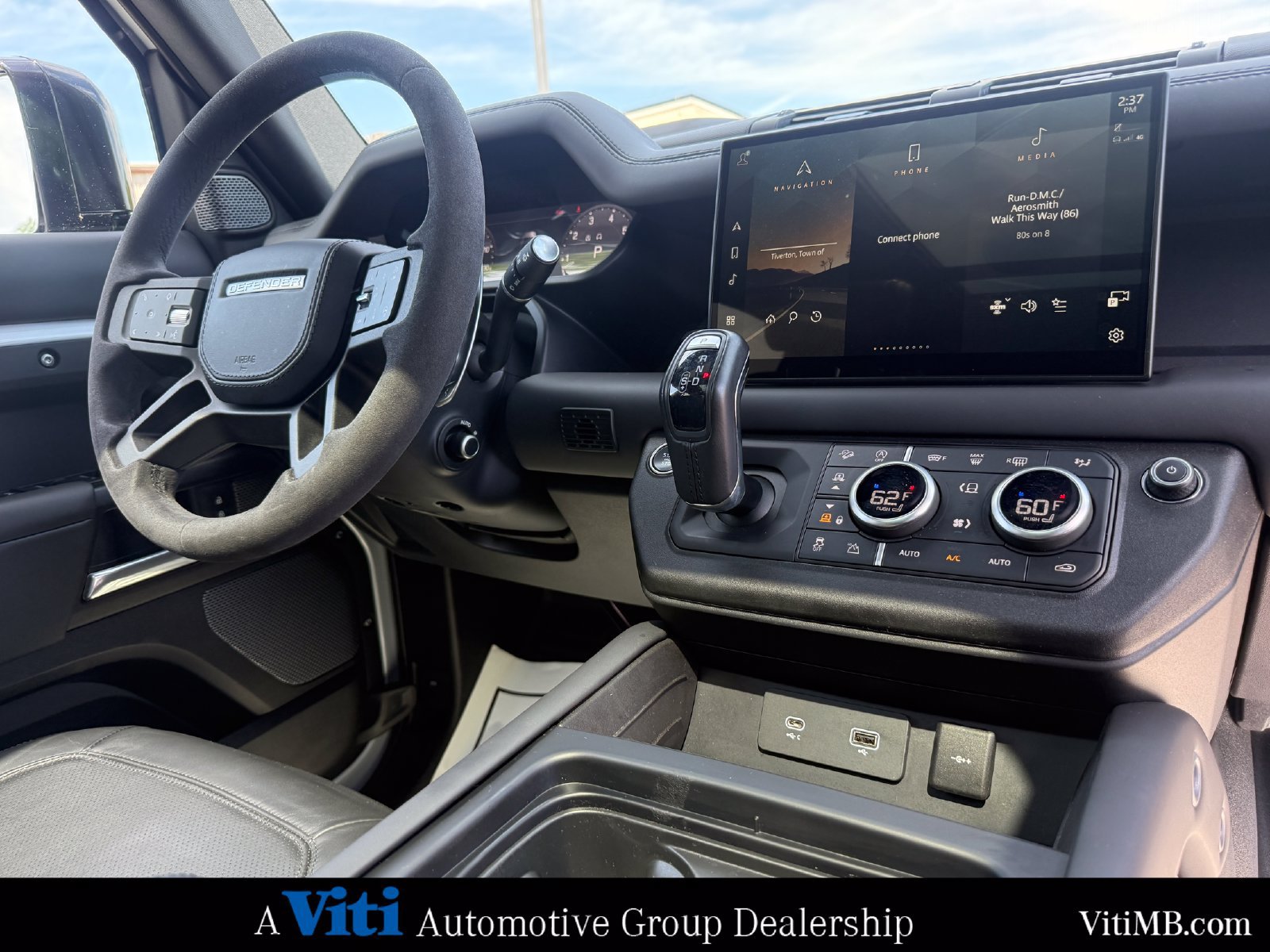 Used 2023 Land Rover Defender 110 V8 AWD/4WD image 31
