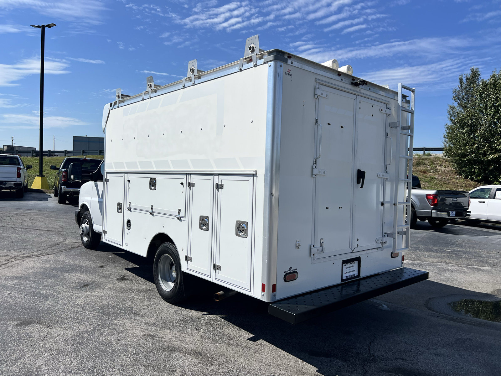 Used 2020 Chevrolet Express 3500 w/ Power Convenience Package RWD image 6
