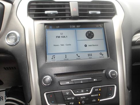 Used 2017 Ford Fusion SE w/ Fusion SE Technology Package FWD image 15