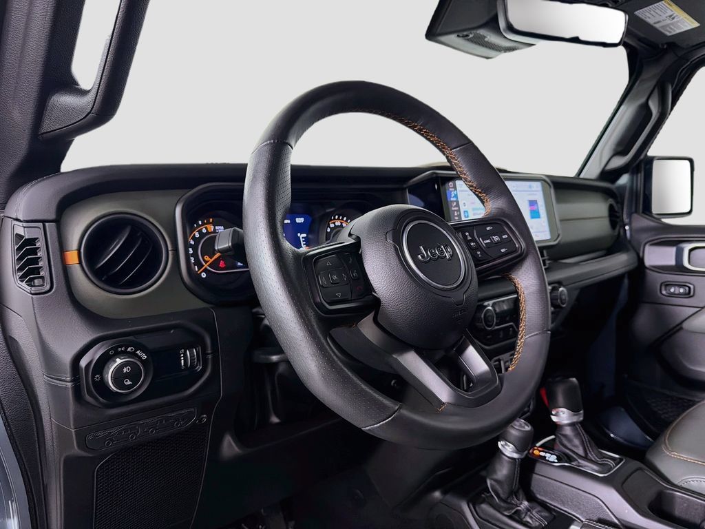 Used 2024 Jeep Gladiator Mojave AWD/4WD image 9