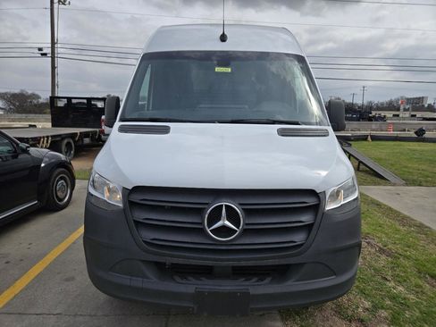 Used 2024 Mercedes-Benz Sprinter 2500 image 3