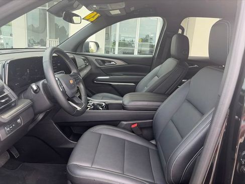 Used 2026 Chevrolet Traverse LT FWD image 8