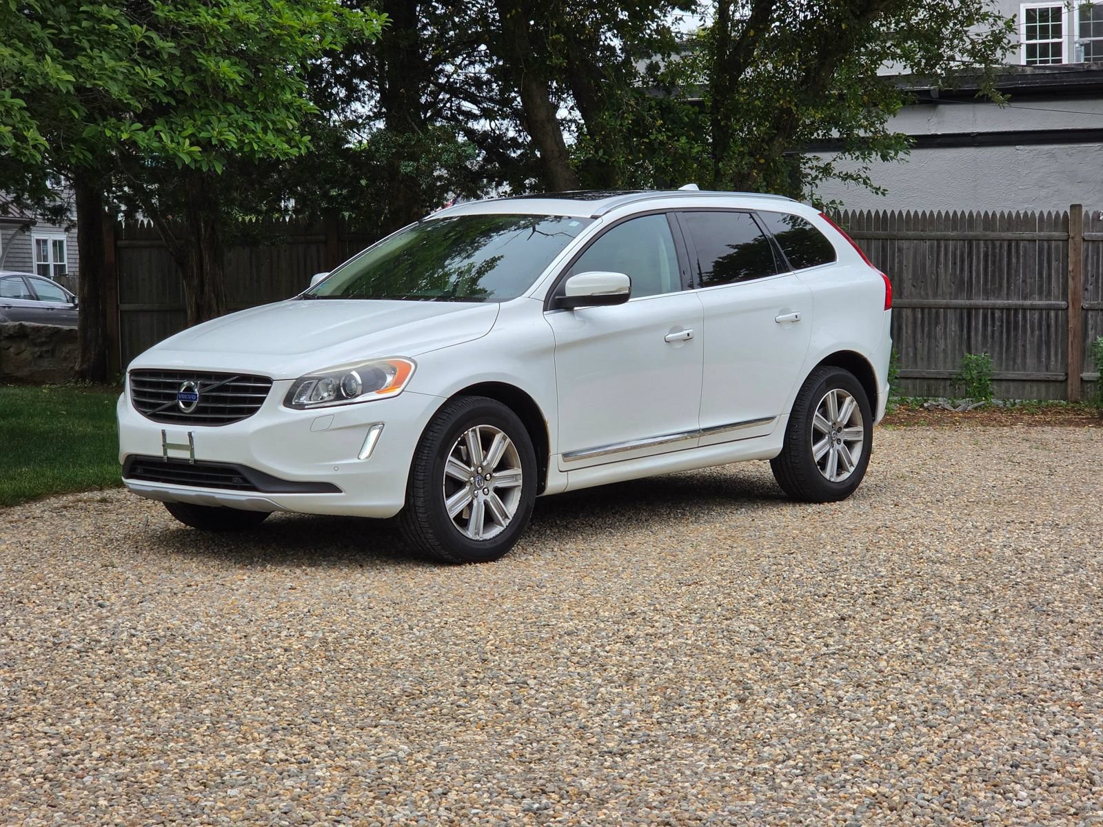 Used 2017 Volvo XC60 T5 Inscription w/ Preferred Option Package AWD/4WD image 1