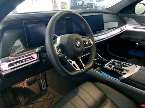 Used 2025 BMW 760i xDrive w/ Premium Package AWD/4WD image 7