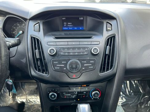 Used 2016 Ford Focus SE w/ SE Cold Weather Package image 19