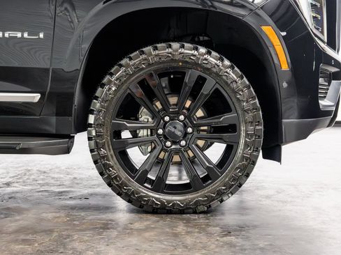 Used 2025 GMC Yukon Denali AWD/4WD image 23