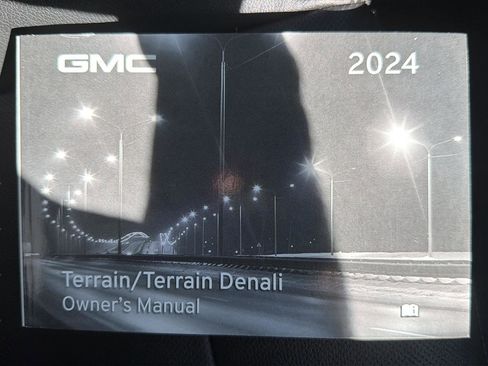 Used 2024 GMC Terrain SLT AWD/4WD image 35