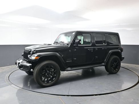 Used 2023 Jeep Wrangler Unlimited Sahara AWD/4WD image 10