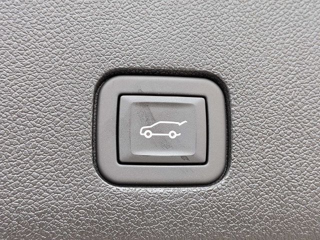 Used 2024 Cadillac XT6 Premium Luxury w/ Technology Package FWD image 16