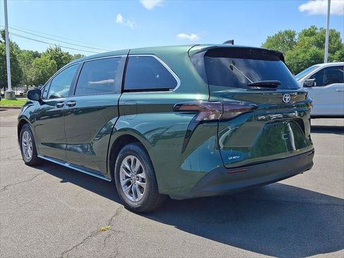 Certified 2025 Toyota Sienna XLE FWD image 23