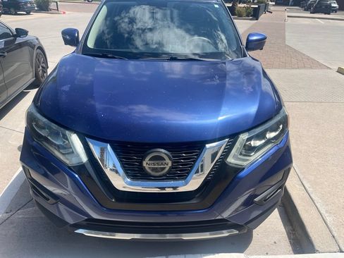 Used 2018 Nissan Rogue SL w/ Premium Package FWD image 2