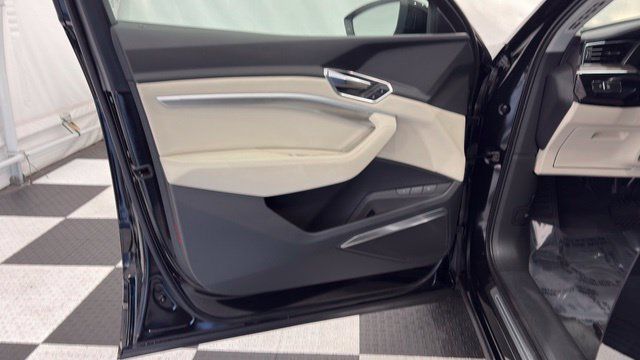 Used 2024 Audi Q8 e-tron Premium Plus w/ Premium Plus Package AWD/4WD image 18
