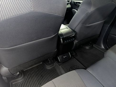 Used 2023 Toyota Highlander L FWD image 17