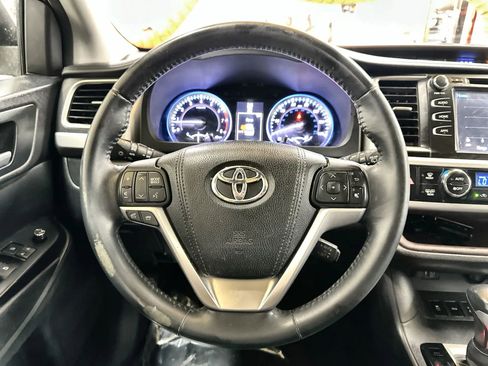 Used 2016 Toyota Highlander XLE AWD/4WD image 16