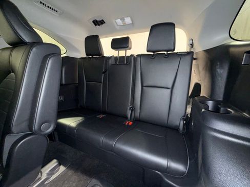 Used 2023 Toyota Highlander XLE FWD image 23