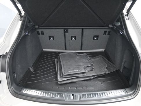 Certified 2025 Porsche Macan image 28