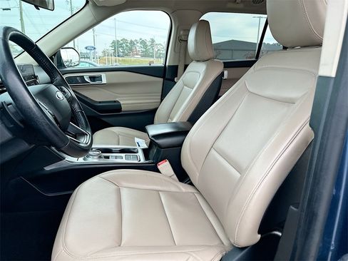 Certified 2020 Ford Explorer XLT w/ Equipment Group 202A image 8