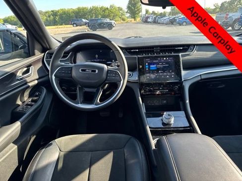 Used 2023 Jeep Grand Cherokee Altitude AWD/4WD image 3