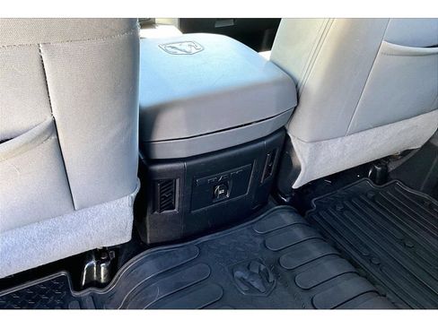 Used 2015 RAM 1500 Classic SLT w/ SLT Plus D←cor Group AWD/4WD image 33