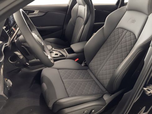 Used 2024 Audi S4 Premium image 5