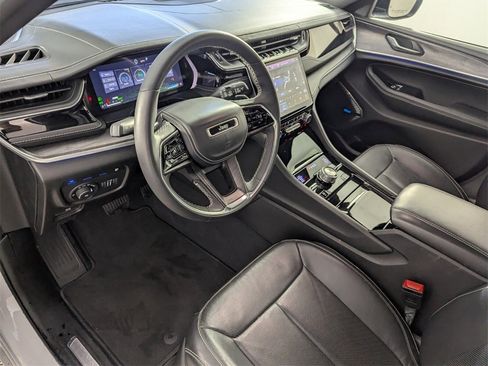 Used 2023 Jeep Grand Cherokee Overland image 11