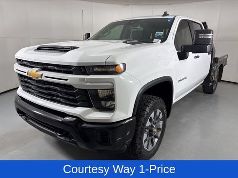 Used 2024 Chevrolet Silverado 2500 Custom w/ Custom Value Package AWD/4WD image 5