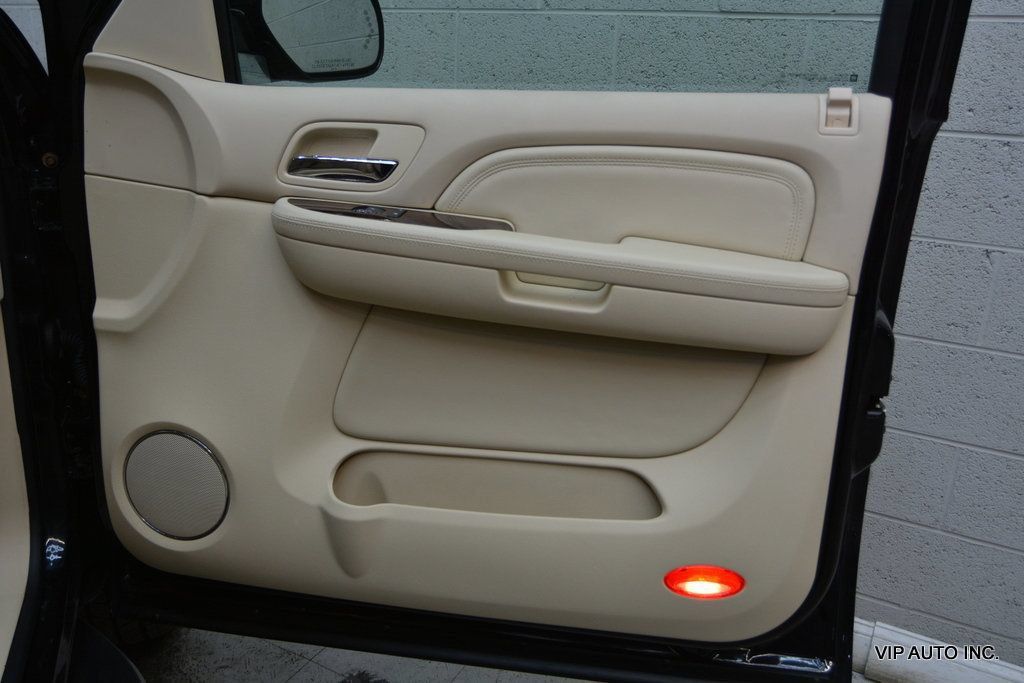 Used 2007 Cadillac Escalade AWD w/ Climate Package image 8