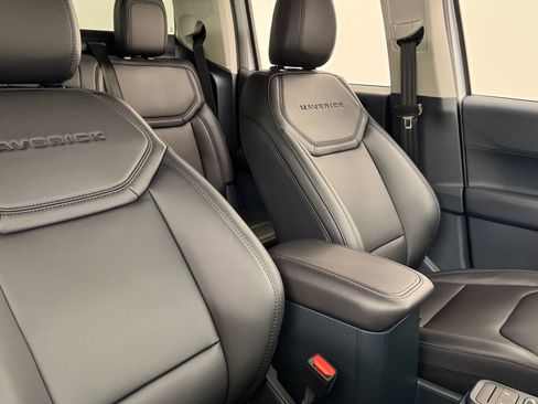 New 2025 Ford Maverick Lariat w/ Black Appearance Package image 37