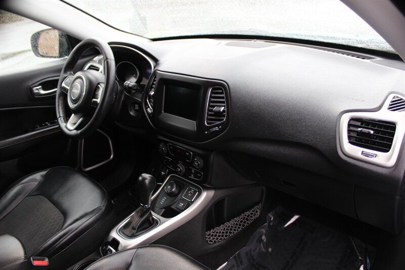 Used 2017 Jeep Compass Latitude w/ Popular Equipment Group AWD/4WD image 17