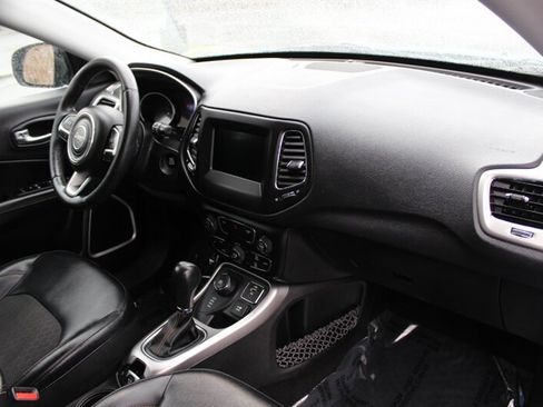 Used 2017 Jeep Compass Latitude w/ Popular Equipment Group AWD/4WD image 17