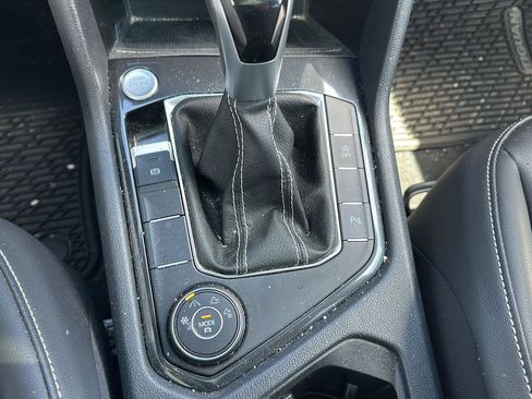 Used 2024 Volkswagen Tiguan SE R-Line AWD/4WD image 17