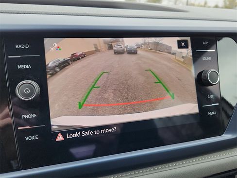 Used 2024 Volkswagen Taos SE w/ Panoramic Sunroof Package image 25