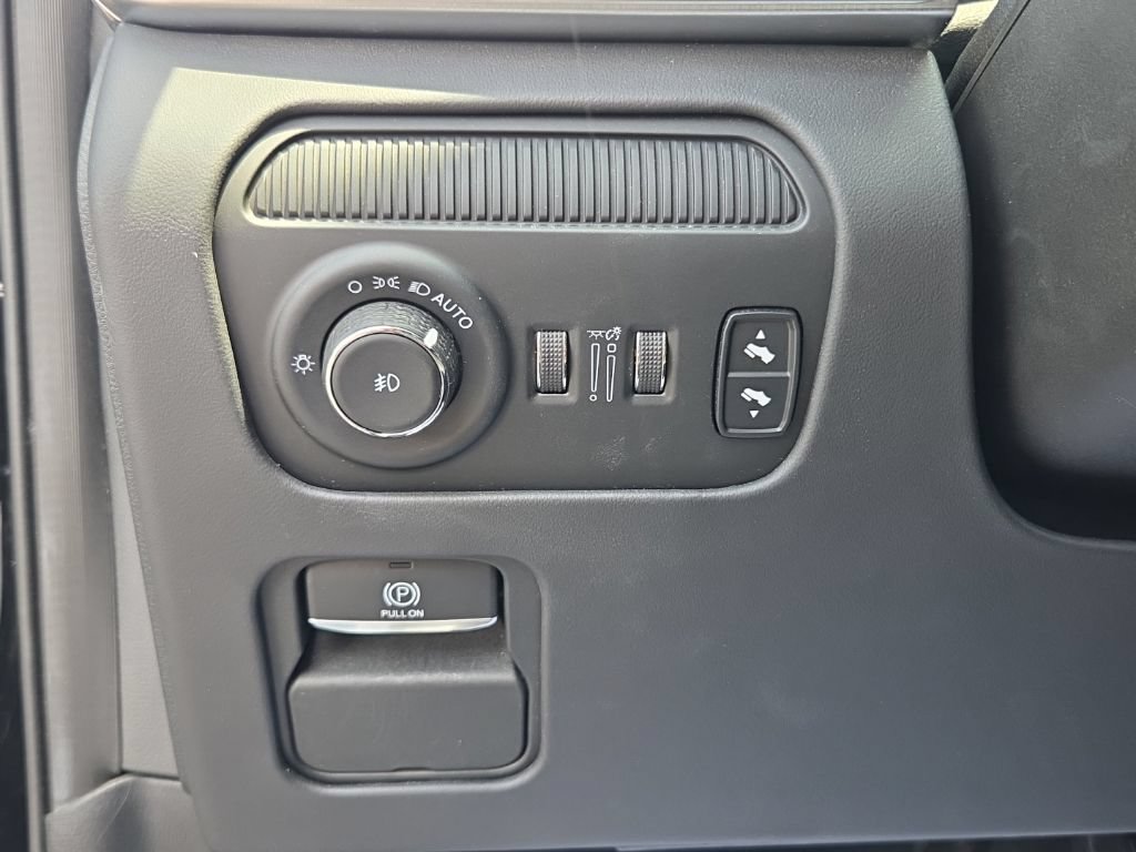 Used 2023 Jeep Grand Wagoneer Series II AWD/4WD image 40