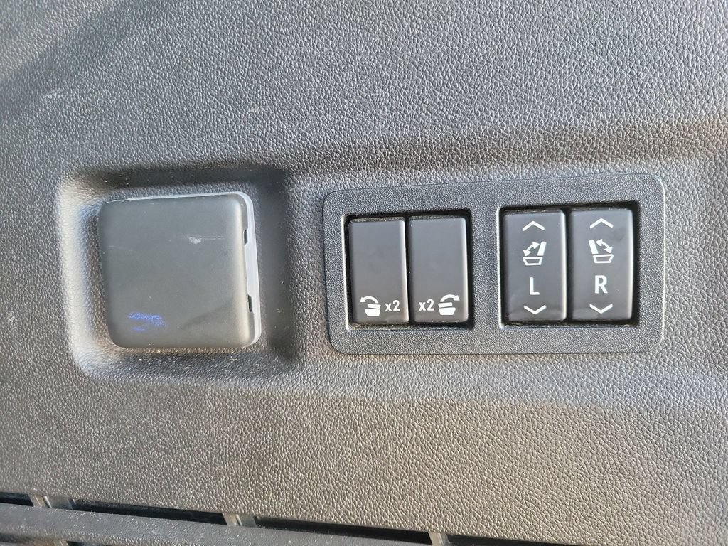 Used 2021 GMC Yukon AT4 w/ AT4 Premium Plus Package AWD/4WD image 8