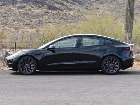 Used 2022 Tesla Model 3 Performance image 6