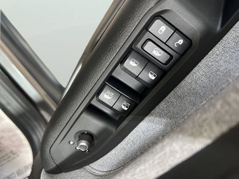 Used 2023 Jeep Compass Latitude AWD/4WD image 18