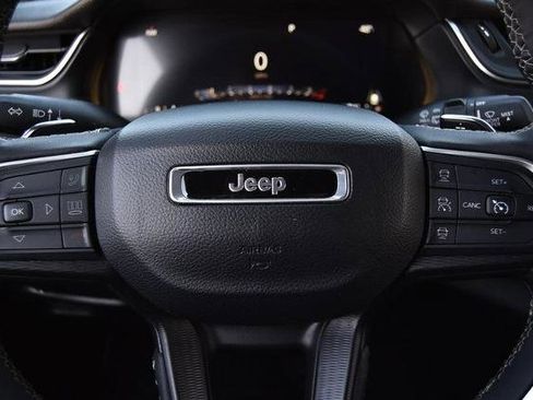 Used 2024 Jeep Grand Cherokee L Laredo image 19