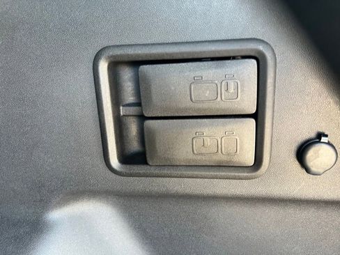 Used 2023 Chevrolet Equinox LT w/ Driver Convenience Package AWD/4WD image 24
