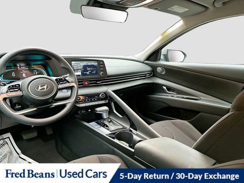 Used 2025 Hyundai Elantra Hybrid FWD image 28