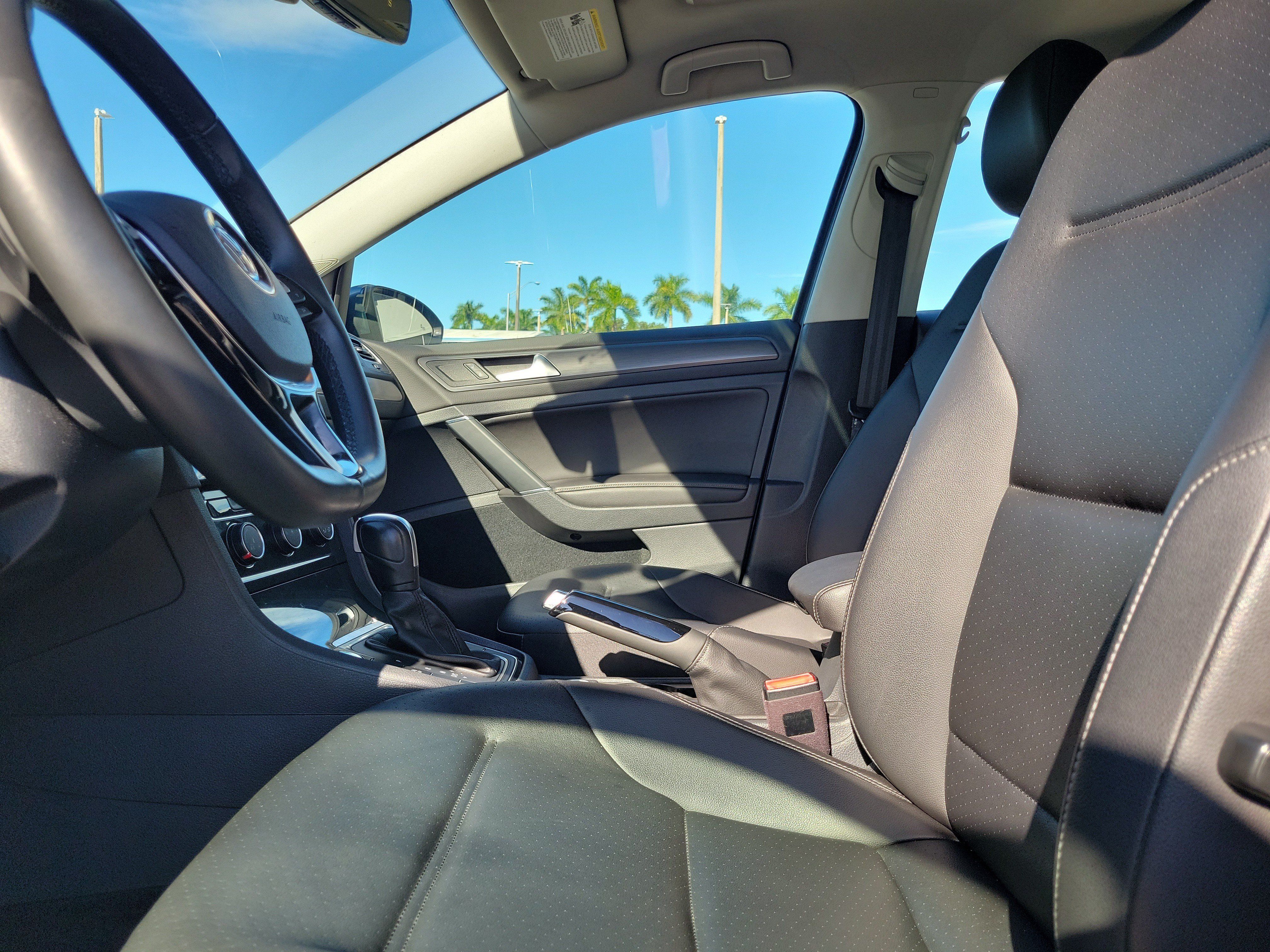 Used 2020 Volkswagen Golf 4-Door FWD image 10