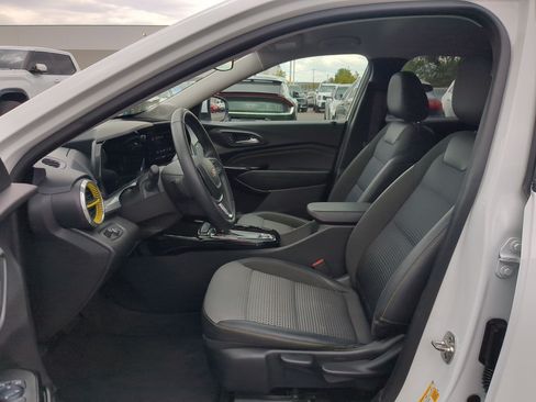Used 2024 Chevrolet Trax LT w/ Driver Confidence Package FWD image 23