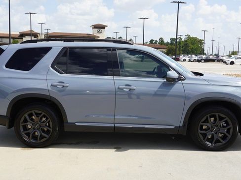 Used 2024 Honda Pilot Elite image 4